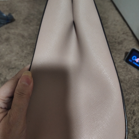 Michael Kors bag "Like New" - Picture 6 of 9